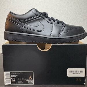 Air Jordan 1 Low Triple Black Sneakers